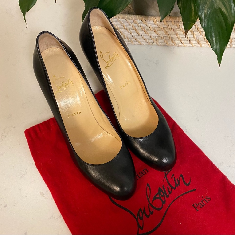 Christian Louboutin Black Pumps size 39.5